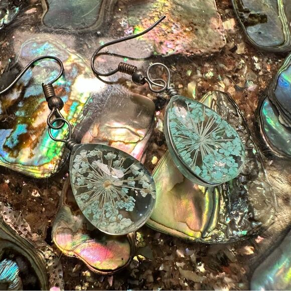 Real Pressed Flower Resin Drop Earrings - Picture 1 of 5